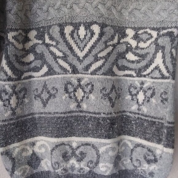 Sweater Grey Soft Fuzzy Embroidered Turtle Neck Pullover Womens Small - Picture 3 of 6